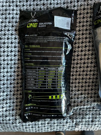 Вратарские перчатки