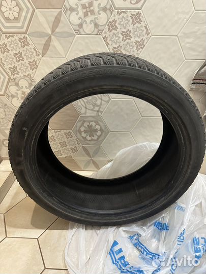 Bridgestone Blizzak Spike-01 225/45 R19