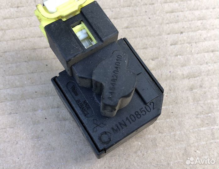 Выключатель пассажирской подушки Мицубиси Кольт