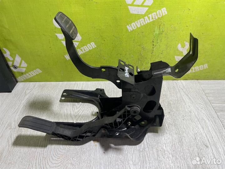 Блок педалей Чери Амулет 2006+