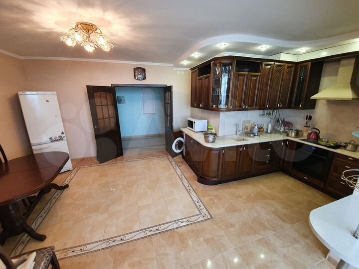 3-к. квартира, 136 м², 4/6 эт.