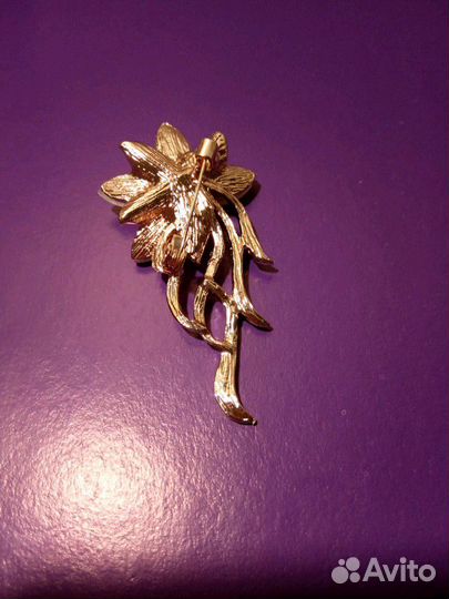 Брошь цветок