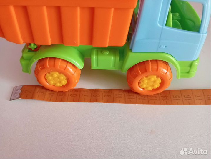 Игрушечные машинки