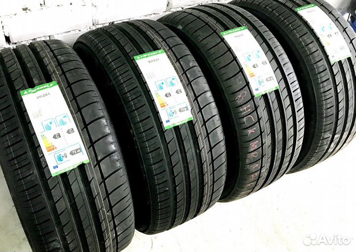 Triangle Sports TH201 235/35 R20 93V