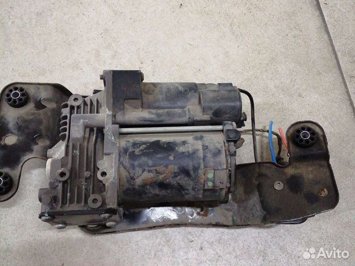 Компрессор пневмоподвески на BMW X5 E70, X6 E71