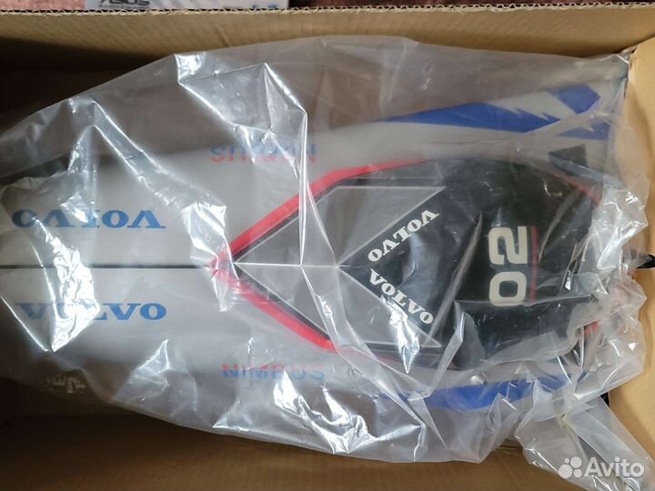 Радиоуправляемый катер Volvo