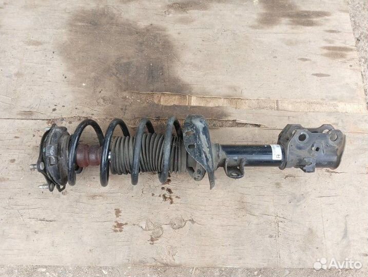 Стойка амортизатора передняя правая Honda Cr-V 3