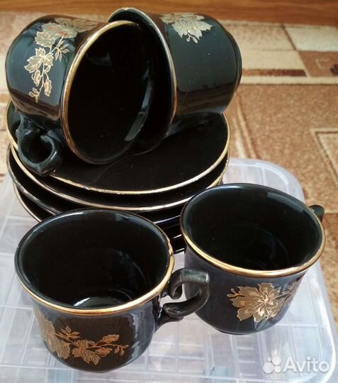 Набор кофейных чашек с блюдцами