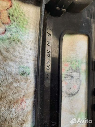 Рамка магнитолы Peugeot 301