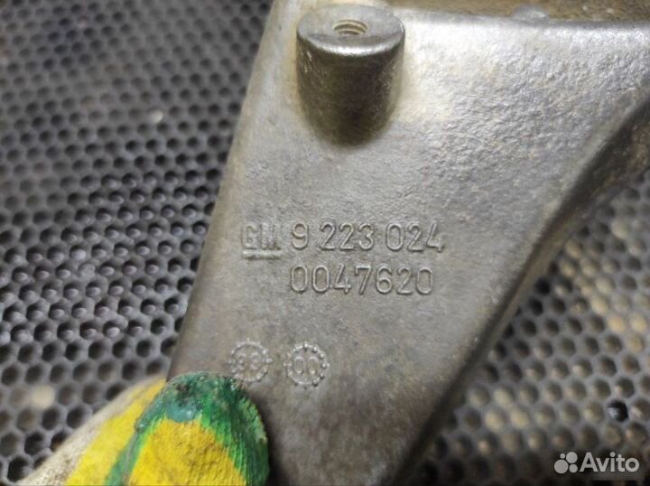 Кронштейн Opel Vectra B