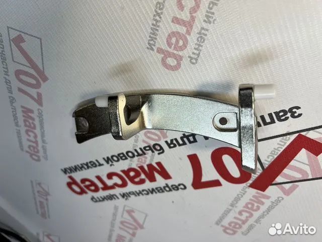 Петля крепление дверцы люка для стиральной LG