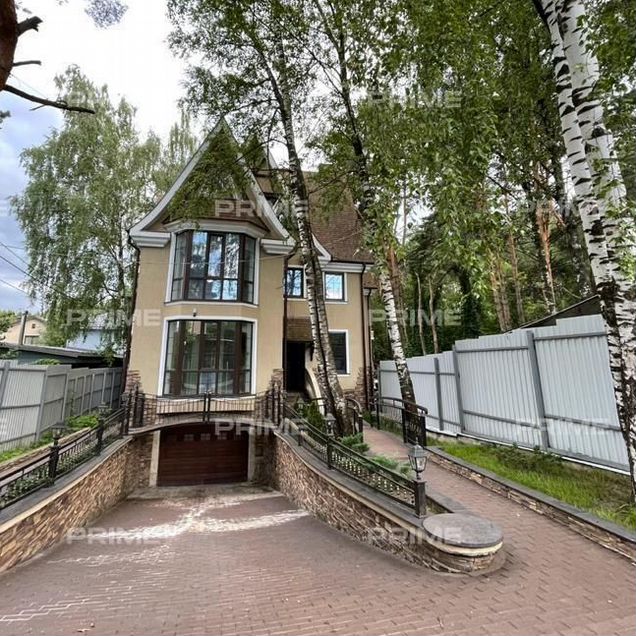 Дом 452 м² на участке 5 сот.