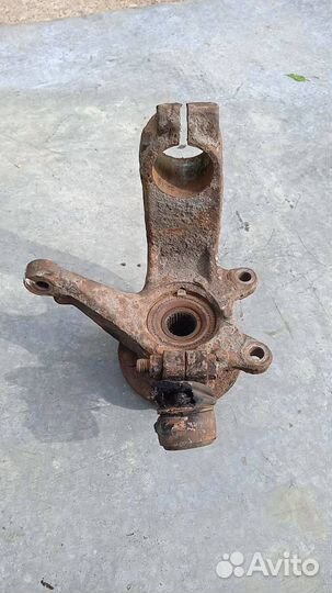 Кулак передний левый Ford Mondeo 3 рест. 2006