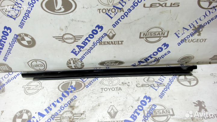 Накладка стекла заднего правого Renault Sandero 20