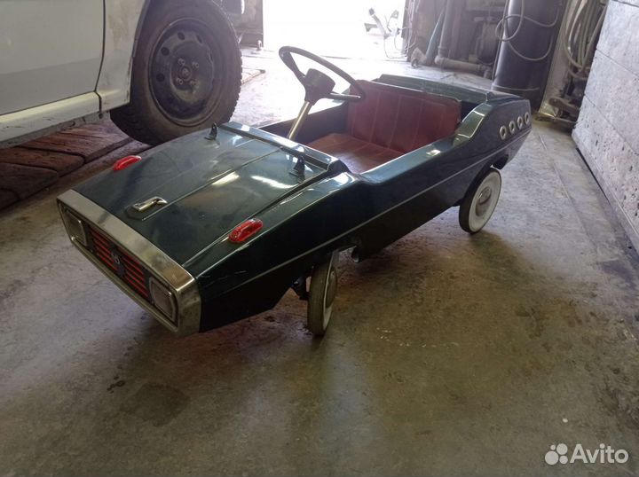 Продам детский педальный автомобиль