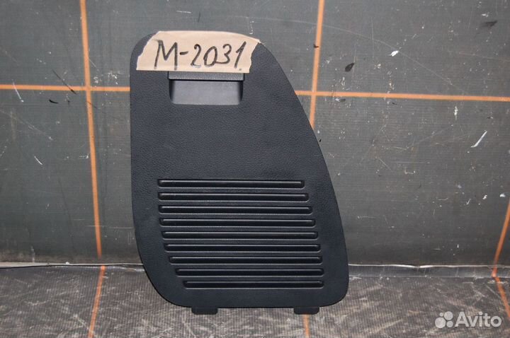 Заглушка обшивки багажника правая - Toyota RAV 4