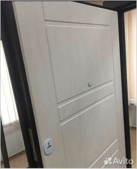 Дверь входная новая