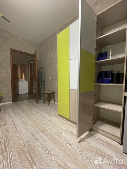 Детский уголок: две кровати, шкаф, шифоньер, пенал