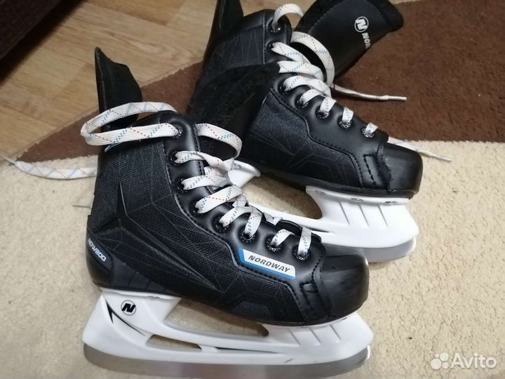 Коньки хоккейные