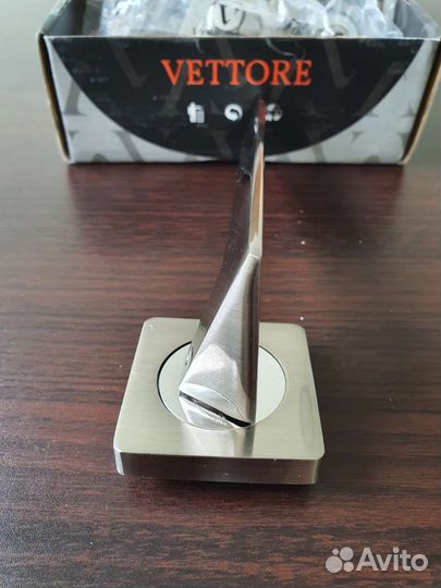 Комплект для меж/двери (ручка +завертка) новый