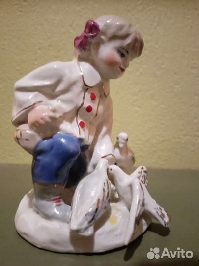 Фигурка дети фарфор
