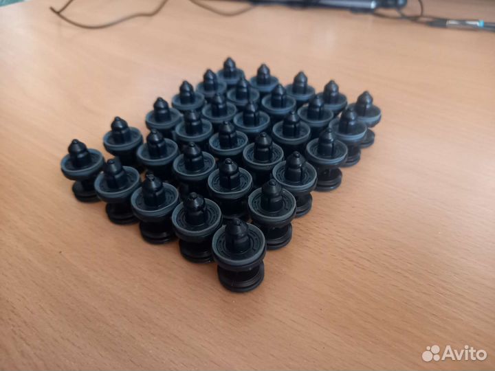 Клипсы обшивки двери Ford