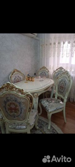 Стулья и стол