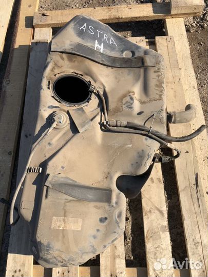 Топливный бак Opel Astra H