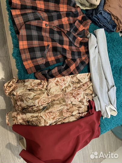 Отдам даром женские вещи