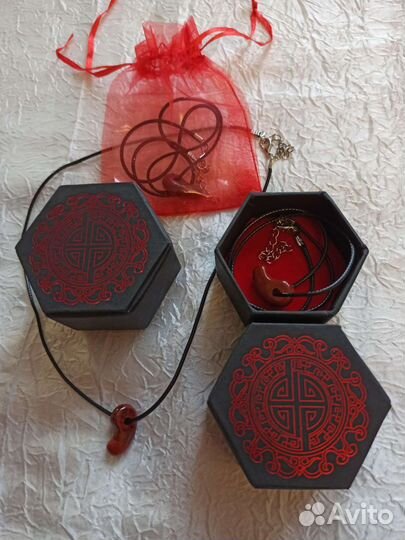 Талисман Леди Баг: кулон Кватагама (яшма)