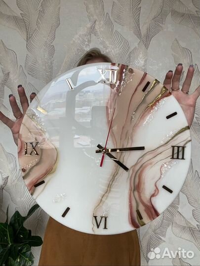 Часы настенные из эпоксидной смолы ручной работы