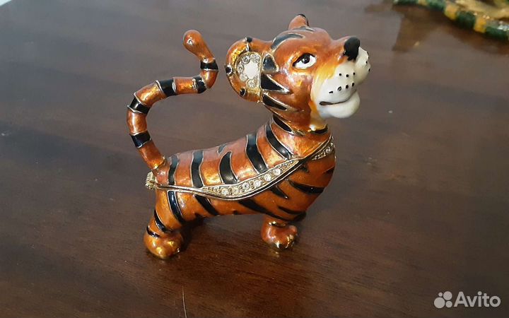 Шкатулка металлические в виде тигра
