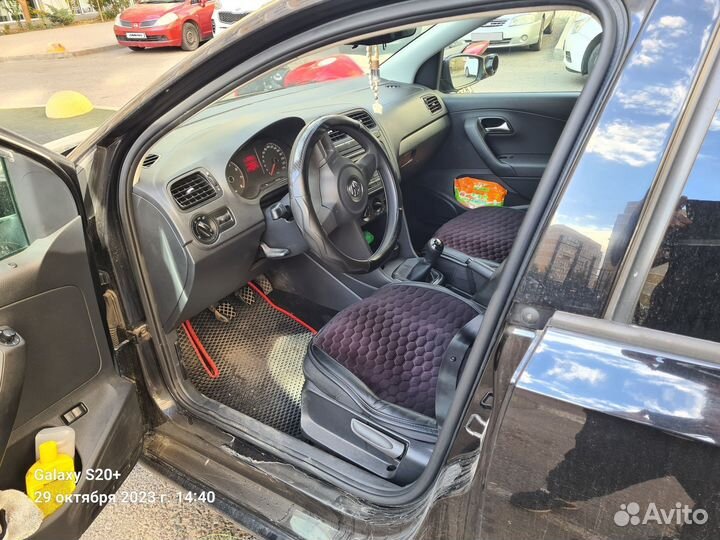 Volkswagen Polo 1.6 МТ, 2014, битый, 113 000 км