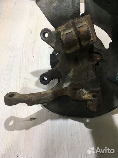 Кулак поворотный передний левый BMW 7 E38