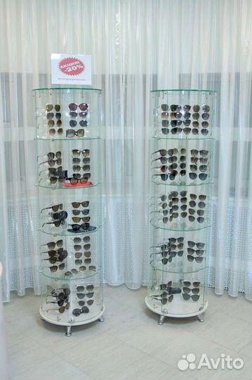 Витрина стеклянная для оптики