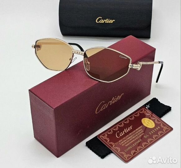 Солнцезащитные очки женские брендовые