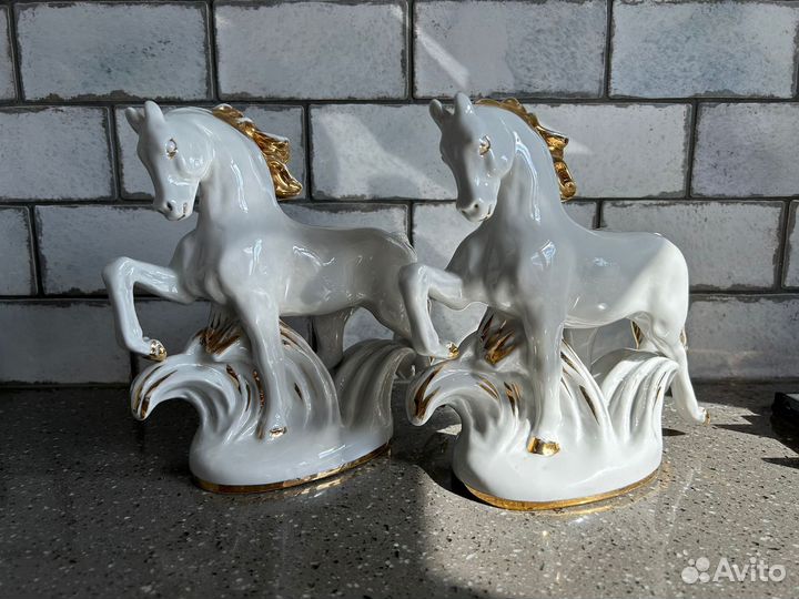 Статуэтка фарфоровая Конь (лфз)