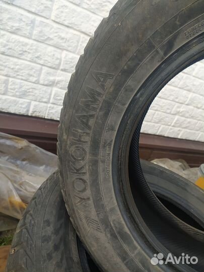 Yokohama IceGuard Stud IG65 215/65 R16