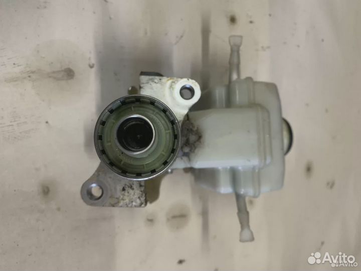 Главный тормозной цилиндр BMW X5 X6 E70 E71