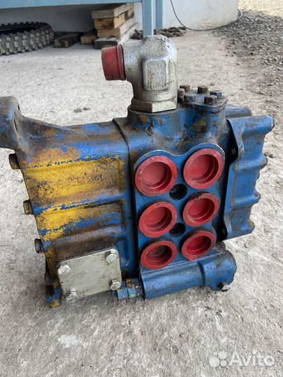 Гидрораспределитель на к 700