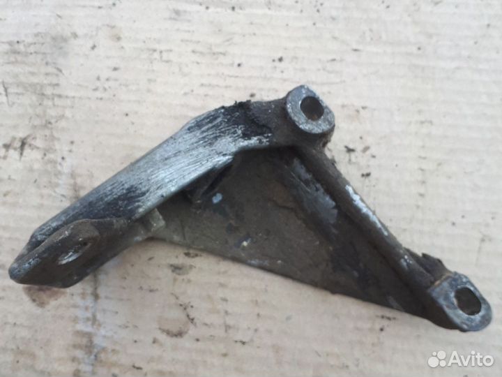 Кронштейн гура ауди 100С4 audi 100C4