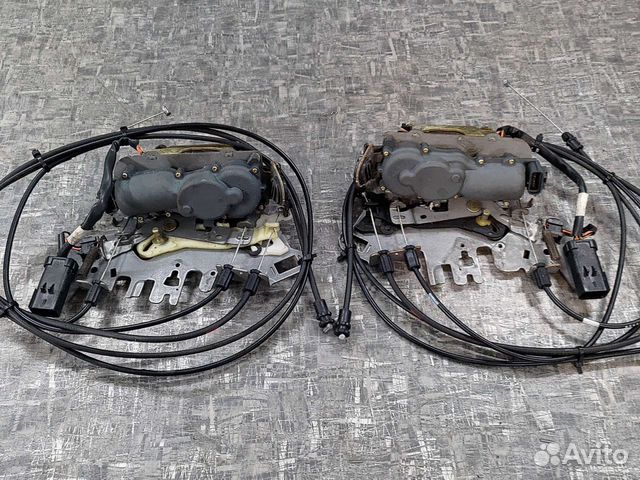 Эл. Замок задней двери Крайслер Вояджер 01-07г