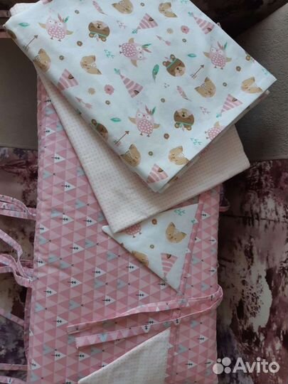 Бортики в кроватку + комплект постельного белья