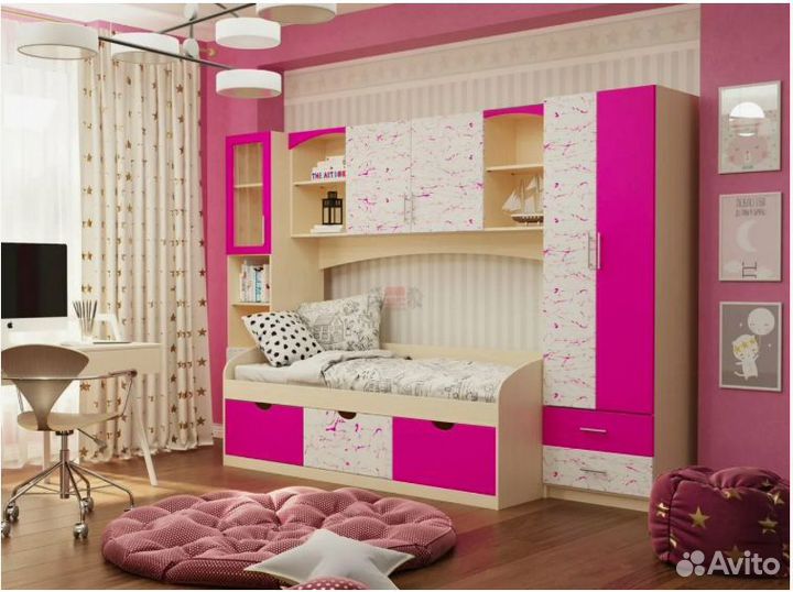 Детская рабочая зона у окна