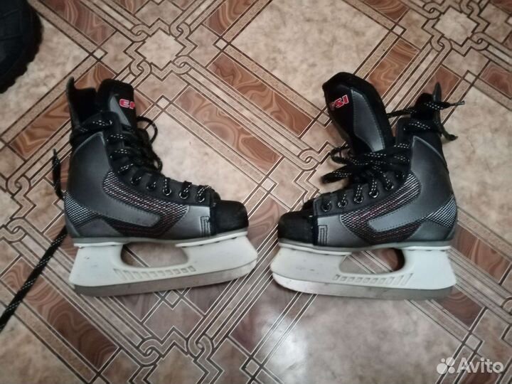 Коньки хоккейные 35