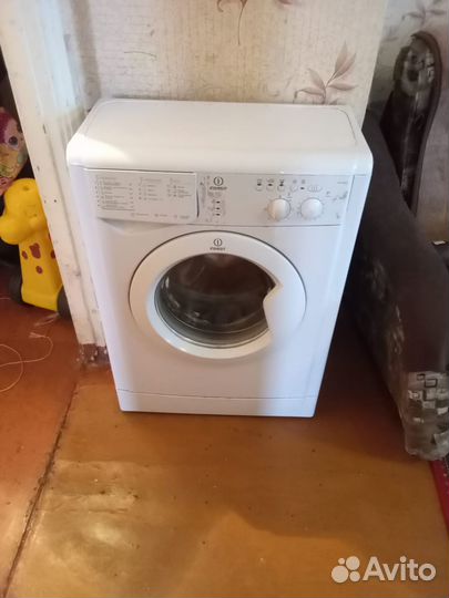 Стиральная машина бу indesit на запчасти 4kg