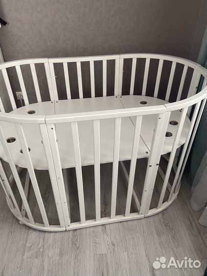 Кроватка овальная(круглая) на колесиках с матрасом