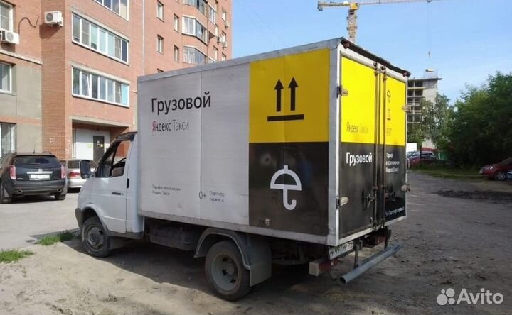 Водитель на личном грузовом авто