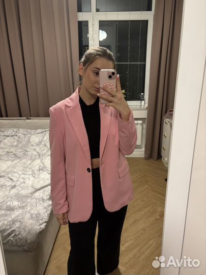 Розовый пиджак