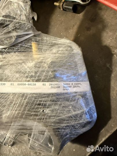 Замок двери задний лев,пр toyota land cruiser 200
